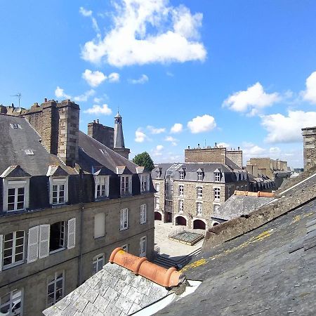 Le Nid - Fougeres Centre Historique Apartment Luaran gambar