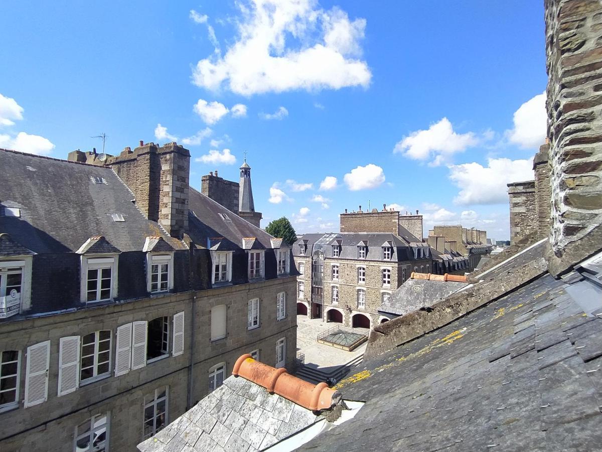 Le Nid - Fougeres Centre Historique Apartment Luaran gambar