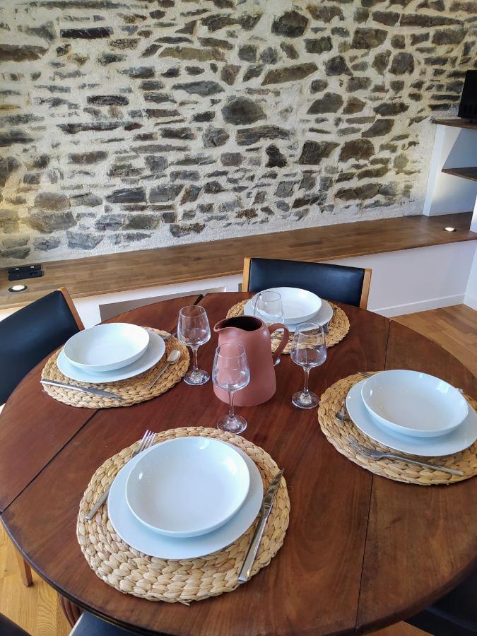Le Nid - Fougeres Centre Historique Apartment Luaran gambar